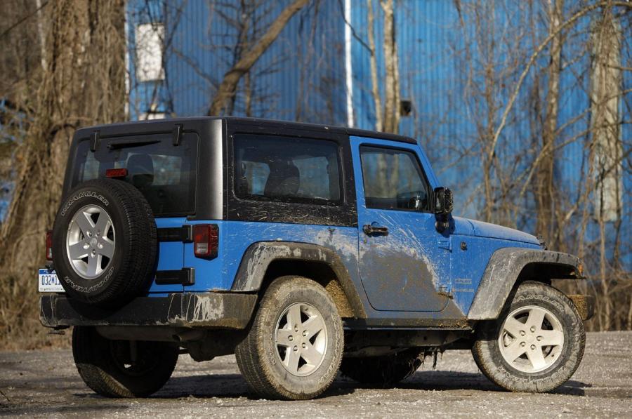  Jeep Wrangler Sport 2012 года  (фото 2 из 60)
